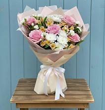Букет цветов из:  Гвоздики, Орхидеи и Розы в Кокошкино