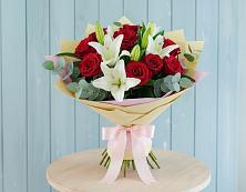 Букет цветов из:  Лилии и Розы в Кокошкино