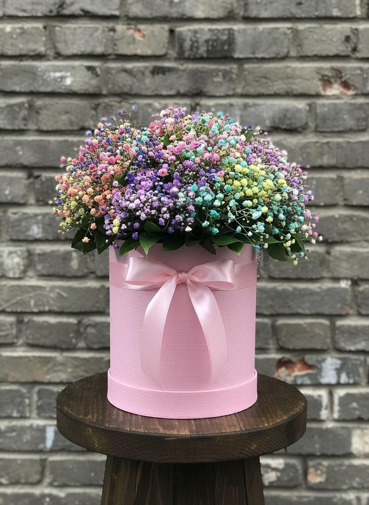 Цветочная композиция из Гипсофила и Розы в шляпной коробке в Кокошкино