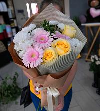 Букет цветов из:  Герберы, Розы и Хризантемы в Кокошкино