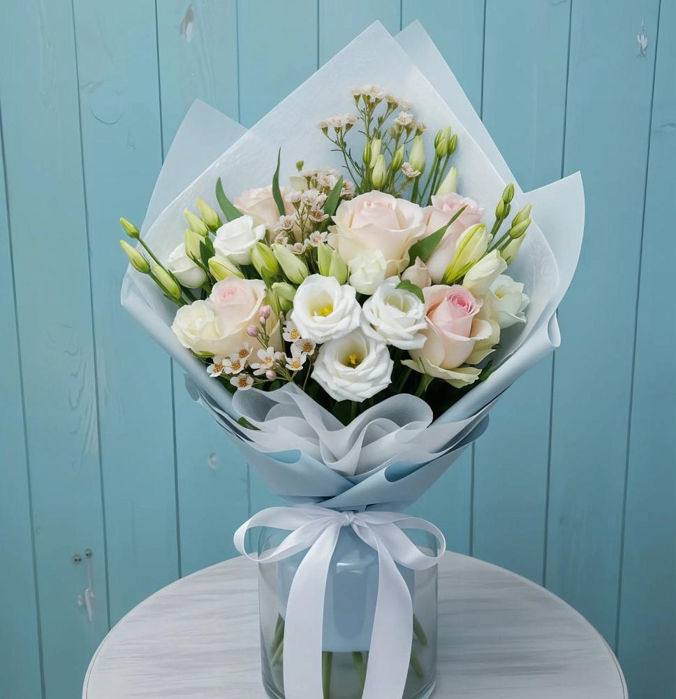 Букет цветов из: Розы и Лизиантусы в Кокошкино