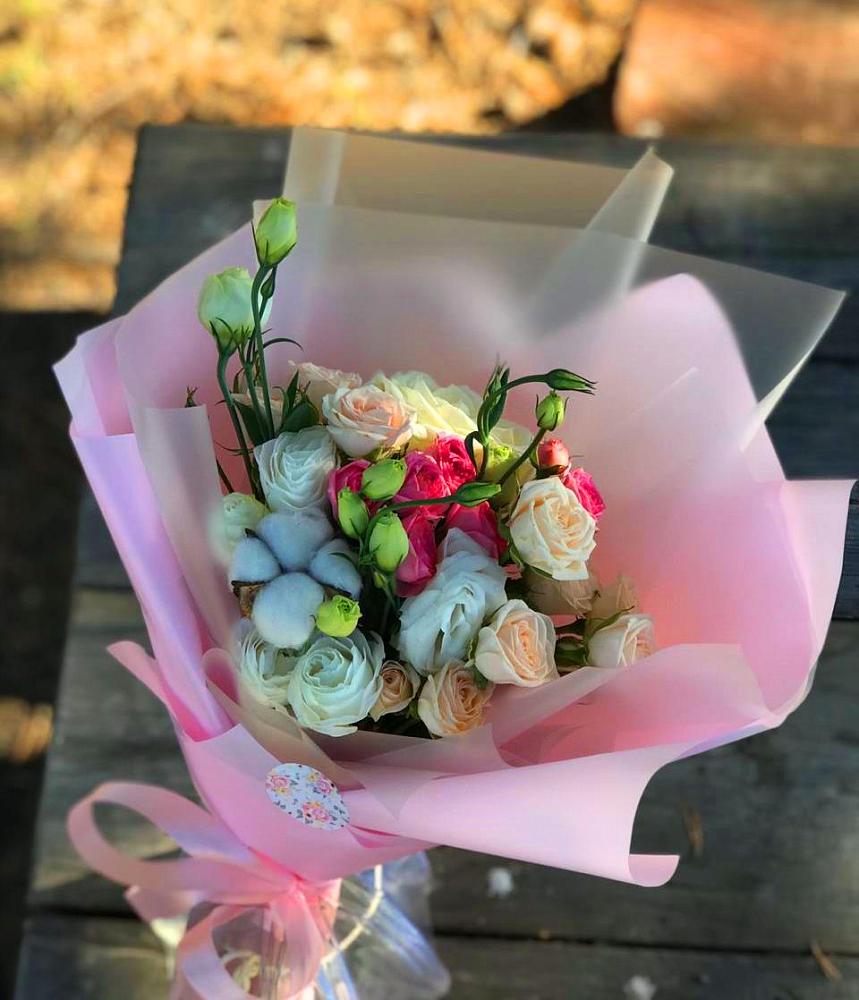 Букет цветов из: Розы и Лизиантусы в Кокошкино