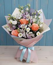 Букет цветов из:  Лизиантусы, Розы, Альстромерии и Гипсофила в Кокошкино