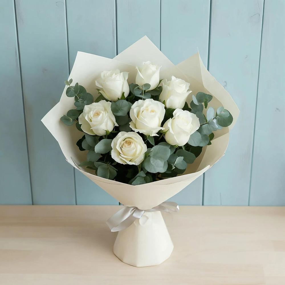 Букет Белые розы в Эвкалипте в Кокошкино