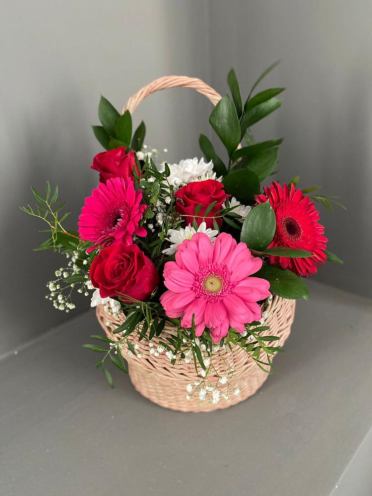 Цветочная композиция из Розы, Хризантемы и Герберы в корзине в Кокошкино