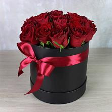 Цветочная композиция из Розы в шляпной коробке в Кокошкино
