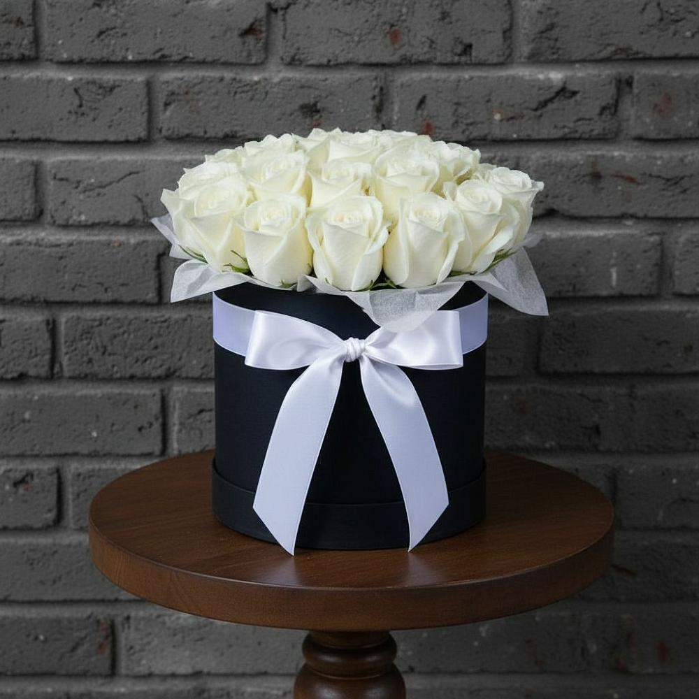 Цветочная композиция из Розы в шляпной коробке в Кокошкино