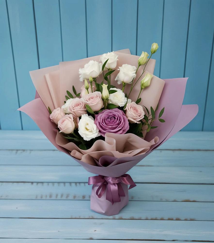 Букет цветов из: Розы и Лизиантусы в Кокошкино